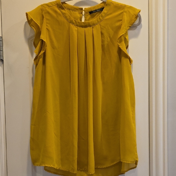 EUC Doe & Rae Large Mustard Ruffle Sleeve Blouse - Picture 1 of 6